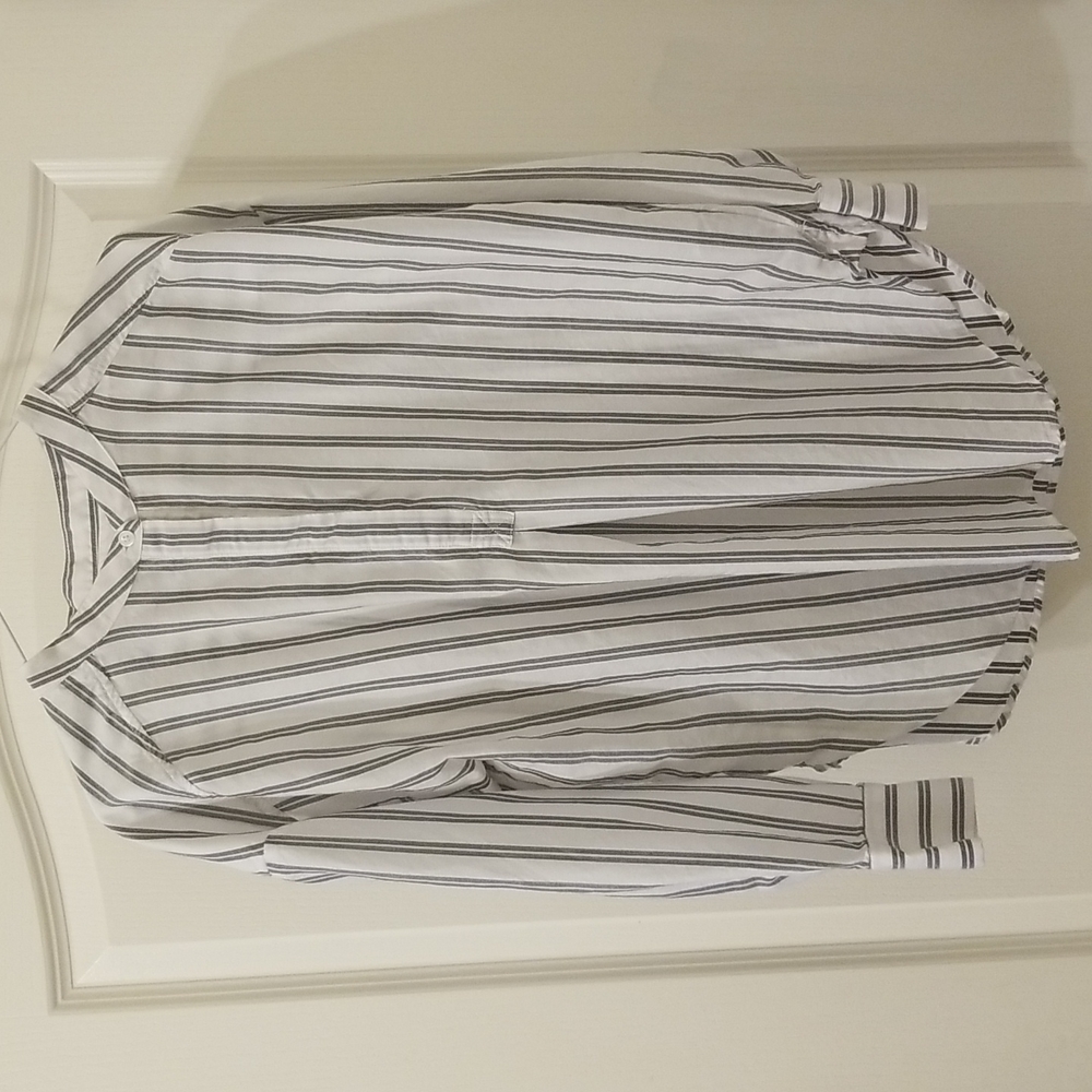 ⛱️Banana Republic Long Sleeve 3/4 Button Pullover Top Size M